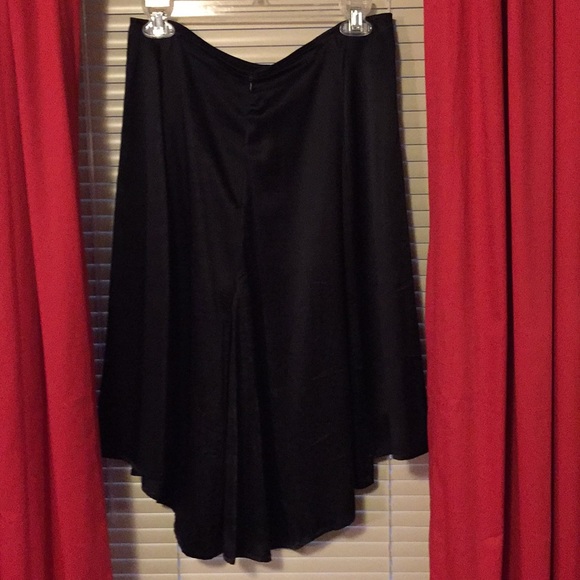Black satin high low skirt - Picture 4 of 5